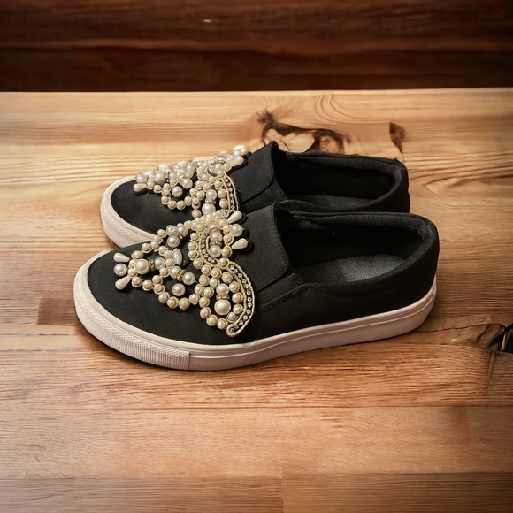 🔥Gorgeous Blingy Gold Pearl & Rhinestone Comfortable Slip On Sneakers! - Picture 5 of 11